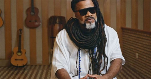 Carlinhos Brown relembra rejeição e celebra percussão brasileira em série documental inédita (ENTREVISTA)