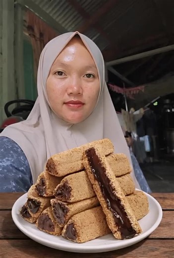 Mukbang Coklat Crunchy dan Rekomendasi Makanan Enak