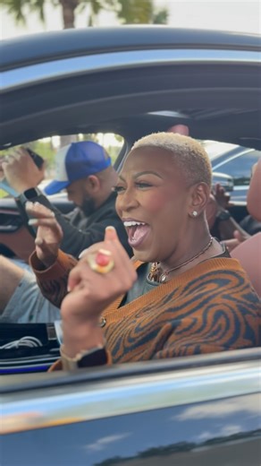 C’MON!!!! #HappyMonday Y’all 👏🏽👏🏽 🎶 • Go stream “Claim Song” On All Platforms | The Sisaundra Show