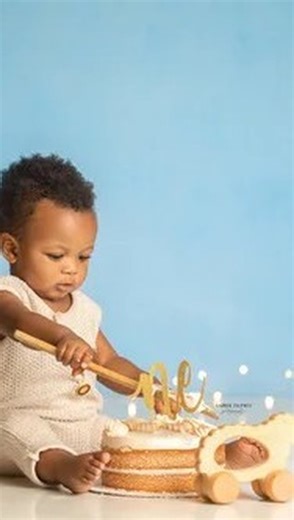 4 comments |  Cake Smash Minis!  Your baby’s first year is filled...