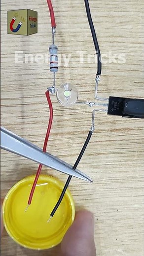 How to Make Water Sensor Circuit Using D882 Transistor 💧⚡ DIY #shorts