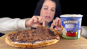 29K views · 680 reactions | NUTELLA OREO CRUNCHY PIE | MUKBANG | ASMR #asmerieate | ASMeri Eats | Facebook