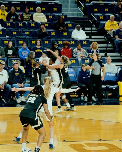 31K views · 789 reactions | Such a pretty play from Olivia to Kendall | Michigan Women's Basketball | Facebook