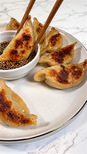 How to make authentic crispy Japanese gyoza
