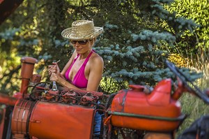 Bikini Farmer Making Six-Figures From Her Farm Content