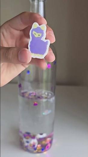 DIY Sensory Bottle: Fun & Soothing with Baby Oil & Water!