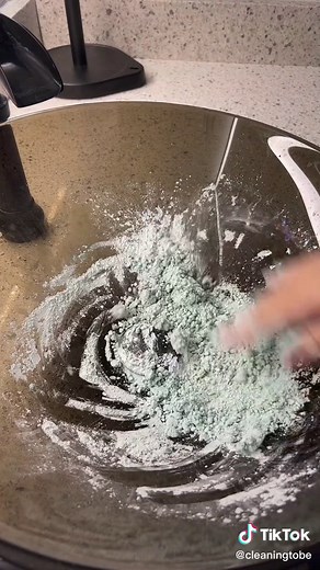 Cleaning with Comet Crumbs for a Sparkling Sink