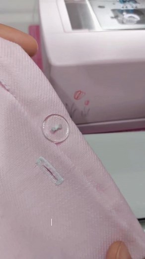 6K reactions · 814 shares | Coser botones fácilmente (¡y sin que se caigan!) #coserconhilo #costura #costuretododia #moda #proyectocostura | Denisee | Facebook