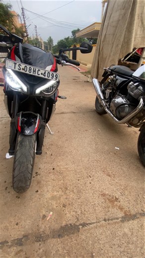 Triumph 🤩 Vs Royal Enfield 🔥 Which gonna Win ?? 😬💯#triumph #royalenfield #vs #race #viral #gt650