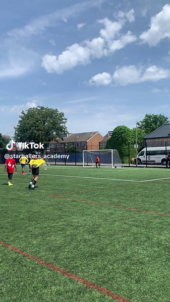 William scored the penalty and made it 4-3 in the final minutes of the game to secure a victory for us 🎉 #StarBallersAcademy #NewhamYouthLeague #Goal #Penalty