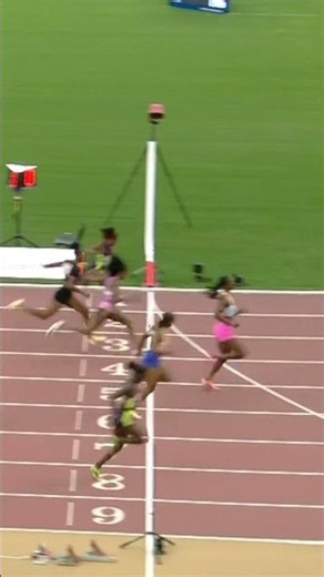 EFFORTLESS 🔥 Julien Alfred powers to victory in 100m with a 10.87 finish in Budapest