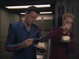 12K views · 233 reactions | Seven of Nine demonstrates the function of food replicators using New York Cheesecake. Click below ↓ to play video. Make sure sound it on. | Star Trek Universe | Facebook