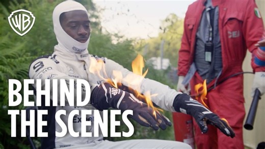 火だるまマシンから迫真の脱出スタント！　映画『F1／エフワン』炎上クラッシュシーン撮影の裏側 - F1動画＆ビデオ｜motorsport.com日本版