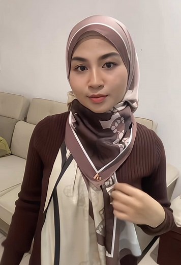 Satin Shawl tutorial by me using shawl from @Tudung Ayuwan X Ernie Zakri .. hope u like it 😉 #fyp #shawltutorial #satinshawl #printedshawl