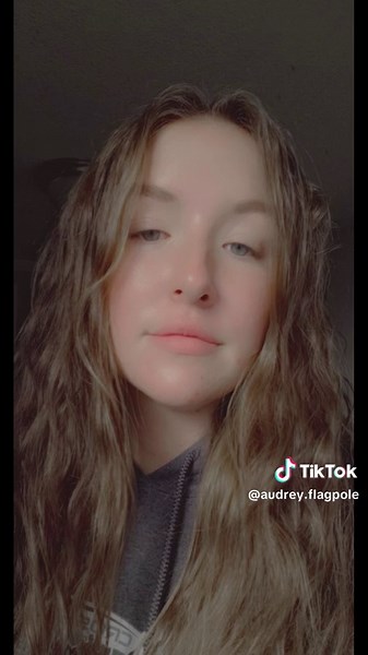 I just wish 17 year old me was nicer to herself 🥲 #fyp #17 #coolforthesummer