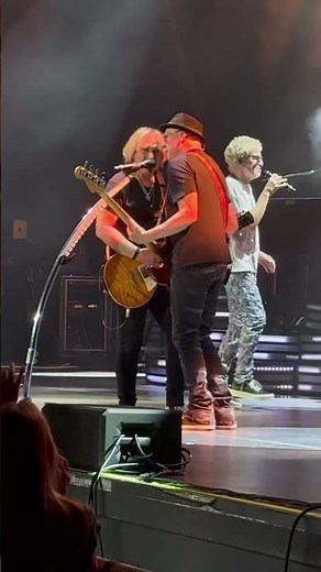 ‘Roll With The Changes’-REO Speedwagon-Concert Tour #classicrock #livemusic #rocknroll #guitar #rock