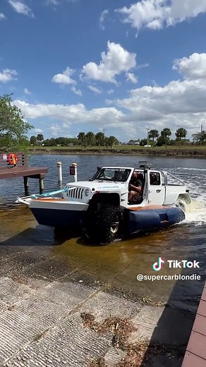 Amphibious Jeep Gladiator - Explore Land and Sea Adventures!