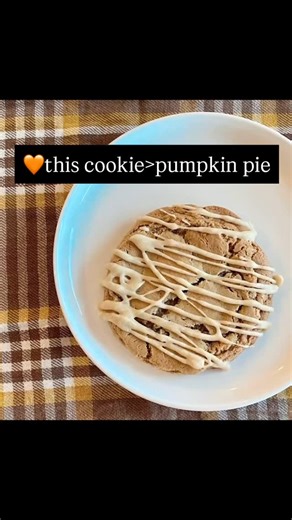 Soft, chewy, and iced with maple goodness 🍁🤎 Cookie Dough: • 2⅓ cups flour • 1 tsp baking soda • ¼ tsp salt • ½ cup softened butter • 1 cup dark brown sugar • 1 egg • ⅓ cup pure maple syrup • 1 tsp vanilla • 1 tsp maple extract • Mix dry ingredients, cream butter sugar, add egg maple syrup & extract. Combine. Don’t over mix. Maple Icing: • 2 Tbsp butter • ⅓ cup maple syrup • 1 cup powdered sugar • Pinch of salt Melt, whisk, drizzle. ✨ Bake, ice, devour. Wow your guests. 🍁🍪 #maplecookies #fal