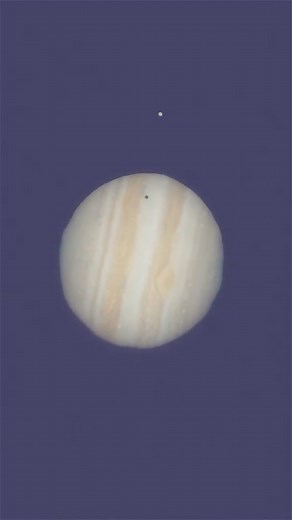 The moon joins Jupiter and Saturn in a celestial conjunction.🌙 | Time Quantum