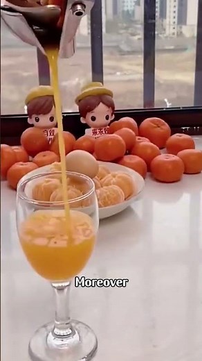 Multifunctional hand juicer