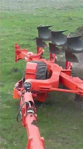 Moldboarding ryegrass as weed management #plowing #johndeeretractor #gradmanfarms