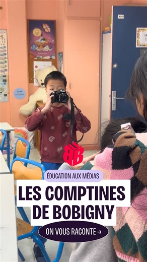 🔥 Pour la troisième année consécutive, le Bondy Blog a organisé un cycle de podcast autour des comptines et des histoires familiales, avec des jeunes de la Maison de l’enfance Mozart à Bobigny. Mais cette fois-ci, le cycle s’est étendu à la photo… et pas n’importe laquelle : la photo argentique. 🎞️ Pendant plusieurs séances, les participant·es ont découvert comment raconter leurs cultures et leurs histoires à travers l’image. De la prise de vue à la réflexion sur leur identité, chacun·e a expl