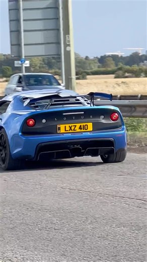 Lotus Exige exhaust sounding incredible as it revs and accelerates