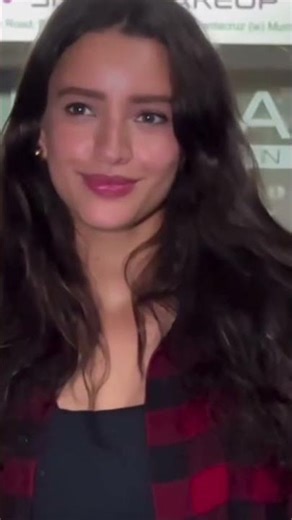 Classic❤️#StreetStyle#FlannelVibes#CityNights#CasualChic#氛围感#街拍#我的私藏穿搭#松弛感#穿搭日#今日份美好#日常碎片#格子衬衫#生活碎片