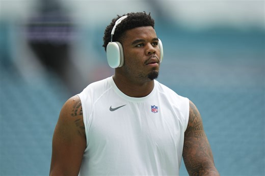 Dolphins' Chop Robinson drops 4-word message after being carted off during joint practice with Lions