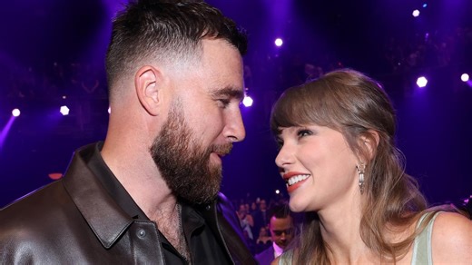 Stars stun as surprise guests at awards show