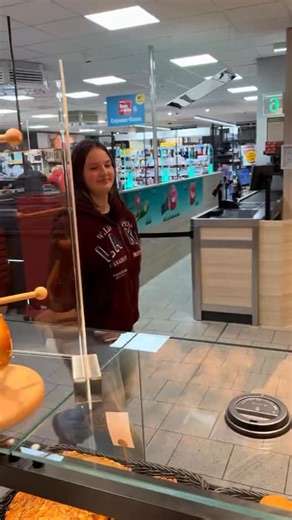 🎉Kamera läuft 🎥 Gemeinsam mit der Bäckerei Naumann – unser Partner seit 20 Jahren! Diesmal gab’s nicht nur frische Brötchen, sondern auch was zu lachen 😄🥖 👉 Video unbedingt anschauen! Deine Bäckerei Naumann & Dein REWE Team Herröder | REWE Markt Herröder OHG