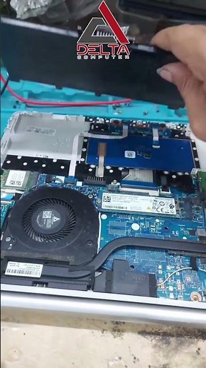 Proses ganti LCD laptop HP 🔧 💻Dari layar rusak jadi mulus lagi ✨ #laptop #tutoriallaptop