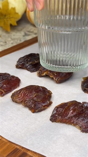 3.2K views · 3 comments | An easy treat, without the guilt!  @bubahoby whipped up these chocolate peanut butter date bites, and they're perfect for a night in or to bring to Thanksgiving dinner ❤️ Would you try these? #peanutbutter #snacktime #thanksgivingtreat #healthyindulgence #dessert #dates | Peanut Butter & Co. | Facebook