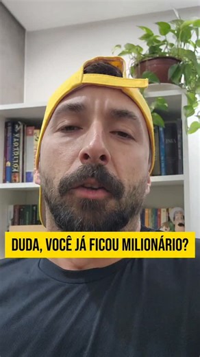 Eduardo Feldberg l Primo Pobre on Instagram: "Acabei de postar umas das 5 AULAS MAIS IMPORTANTES do canal. Pelo amor de Deus, não seja 🐴 e clica no link do story pra assistir. É SÉRIO! #comosairdapobreza #comoenriquecer #comoficarrico #pobresqueficarammilionarios"