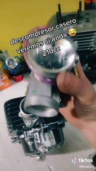 Motorcycle Engine Close-Up: Homemade Decompressor Test