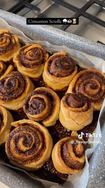 I literally can’t stop appreciating my perfect Cinnamon scrolls 😅 #baking #cinnamonscrolls #melbourne #stormyweather #coffeetiktok
