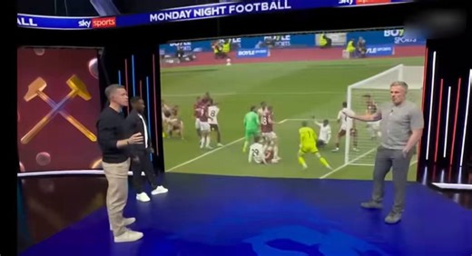 I have said it over and over again. Make sure you don’t tweet so that people can like you. Tweet because you want to tweet, not appease the crowd.I have always given Jamie credits for his factual analysis on MNF every week, my mutuals know this.However, these people like Odumodu cuss him every week, in fact, Odumodu has said in one of his songs that Carragher dey cap, but once Jamie satisfies their bias, they love him. Read their comments, Jamie is their best guy.The reason why I also love Jamie