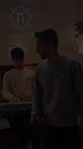 ıllıllı 𝐀ｌι 𝐌ＯнＩtι ıllıllı on Instagram‎: "بفرستش وا زهرا😌📿 اینم از کلیپ جدیدم با آهنگ بِرنو بَر دوش و نشکن دلمو ریمیکسشم قشنگه😉 . . @greeco.cafe تقدیم به نگاه زیباتون امیدوارم خوشتون بیاد❤️‍🩹 . . @drive_editor . . . . #کرمانجی #موسیقی #صدا #ترانه #یزد #اردکان #زیرآسمان_خدا #ارگ#حامدشامحمدی"‎