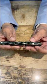 VISCONTI DIVINA FOUNTAIN PEN IN GREEN #fountainpen #pen #calligraphy #writinginstruments #tutorial