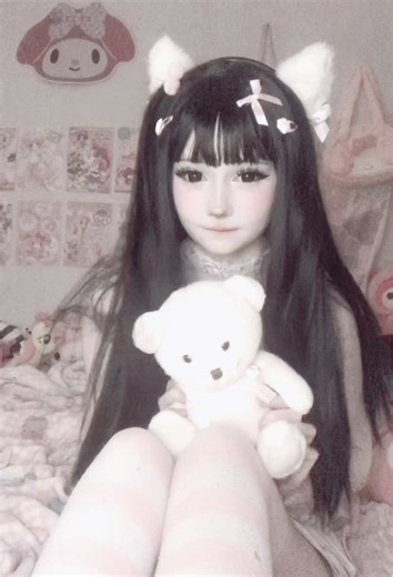 hiya ^_^ #cutecore #fyp #alt #cutecore🎀🦴🍮🐾 #egirl #meow #jojifuku #kawaii