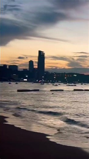 🌅 Pattaya Beach at Dusk | Waves & Sunset Magic 🇹🇭
