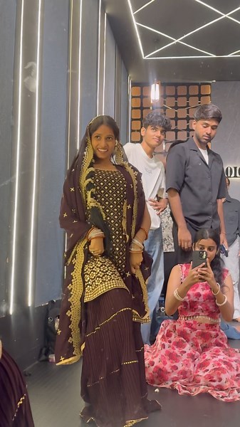 Ye piche kya kr rhe h #viral #dance #hariyanvisong #trending #viralsong #shorts #shortvideo #love