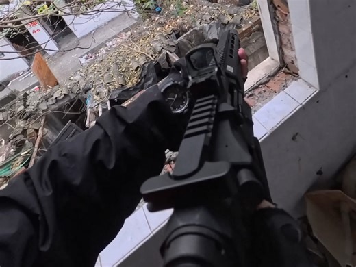 “LDM尼龙机匣”与“特勤局KAC FF RAS”护木组合成的突击步枪，下场击败对手记录