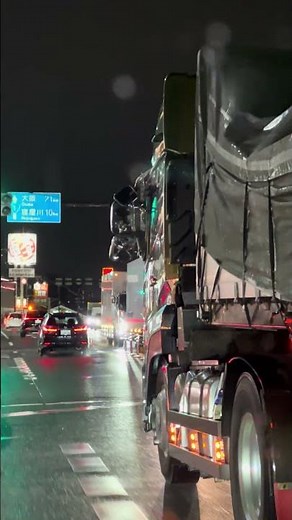 大型トレーラーはキャビンが凄いしゃくるんやなあ💦運転が大変そうやなあ💦#トラック #automobile