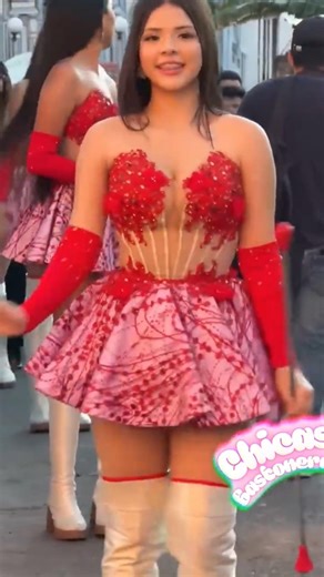 💃 Nataly Castellanos - traje increíble 😍 #bastoneras #cultura #desfile