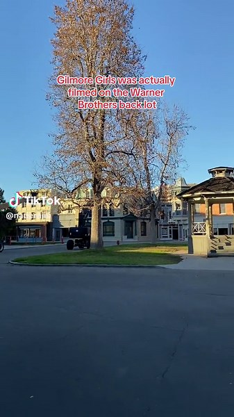 Exploring The Gilmore Girls Set at Warner Bros Studio