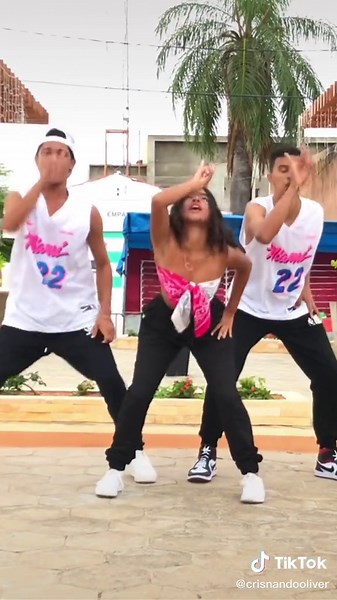 Dance Tutorial with Crisnando, Oliver, and Kamila