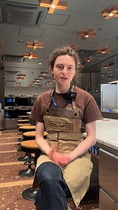Poznajcie Karolinę - animatorkę prowadzącą czekoladowe warsztaty w muzeum Fabryka Czekolady E.Wedel 🍫 Torciki, pralinki i masa twórczej zabawy czekają! 👉 Zapraszamy na warsztaty w ferie zimowe - niech będą pyszne 🤎❄️ #WDL #Wedel #FabrykaCzekolady | Muzeum Fabryka Czekolady E.Wedel