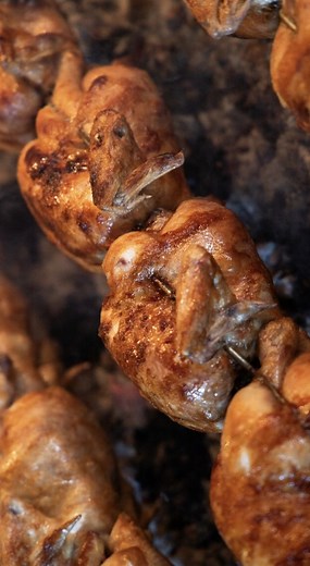 Parlak Kömürde Piliç, geçmişten bugüne değişmeyen bir Antalya klasiği. 1954'ten beri... ☎️Rez: 0(242) 241 65 53 #parlakrestaurant #antalya #restoran #restaurant #zincirlihan | Parlak Restaurant