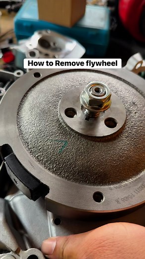 This is how legends free a stuck flywheel hammer power activated! #flywheel #diy #mechanic #automotive #tricks #highlights #fblifestyle #Teambelbros | Team Belbros